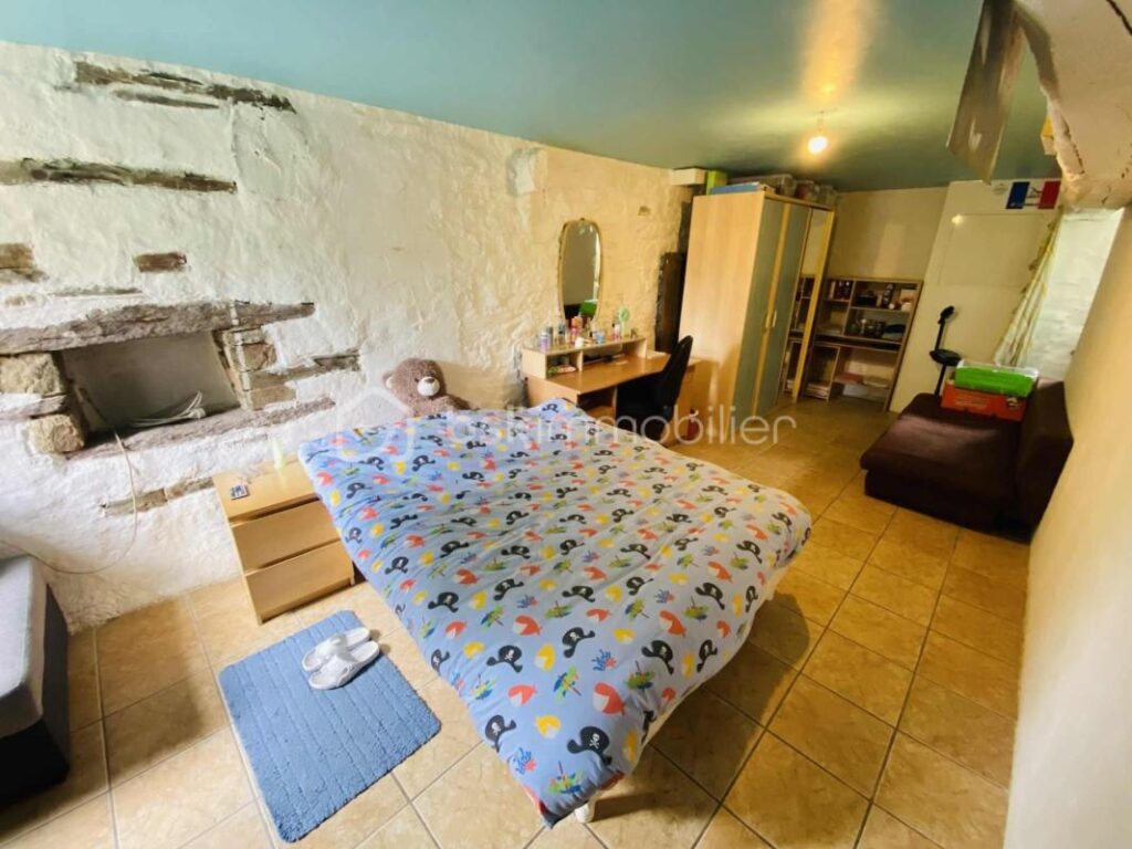 Maison de Village de 187 M² (Loyat 56800) – 7 pièces – 5 chambres – 187 m²