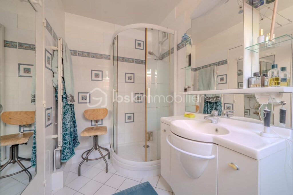 Grande maison familiale en lisière de bois – 8 pièces – 4 chambres – 190 m²