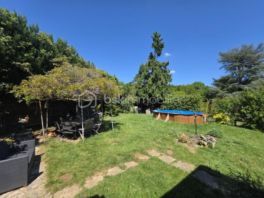 Pavillon de plain pied avec sous sol – 4 pièces – 2 chambres – 90 m²