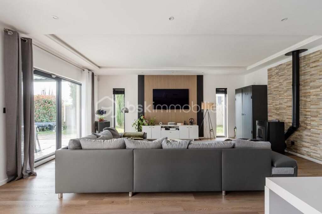 MAISON MODERNE QUASI AUTONOME AVEC PIECE DE VIE 80m2 – 5 pièces – 3 chambres – 163 m²