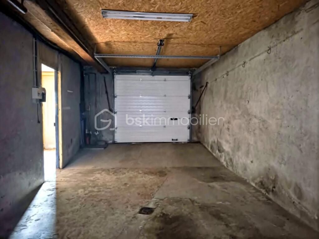 IMMEUBLE DE RAPPORT – 2 APPARTEMENTS – GARAGE – TERRAIN – NOIRÉTABLE – 6 pièces – NR chambres – 136 m²