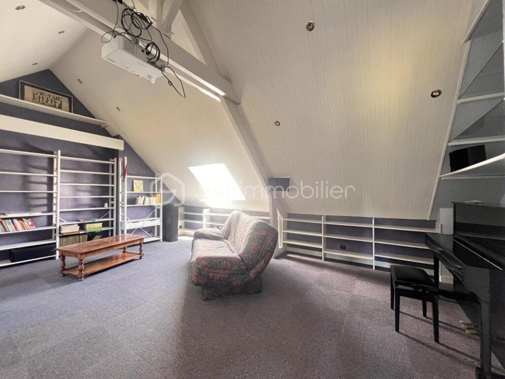 Magnifique maison 180 m2 de caractère, 5 chambres avec piscine sur terrain arboré de 6 000 m² – 7 pièces – 5 chambres – 180 m²
