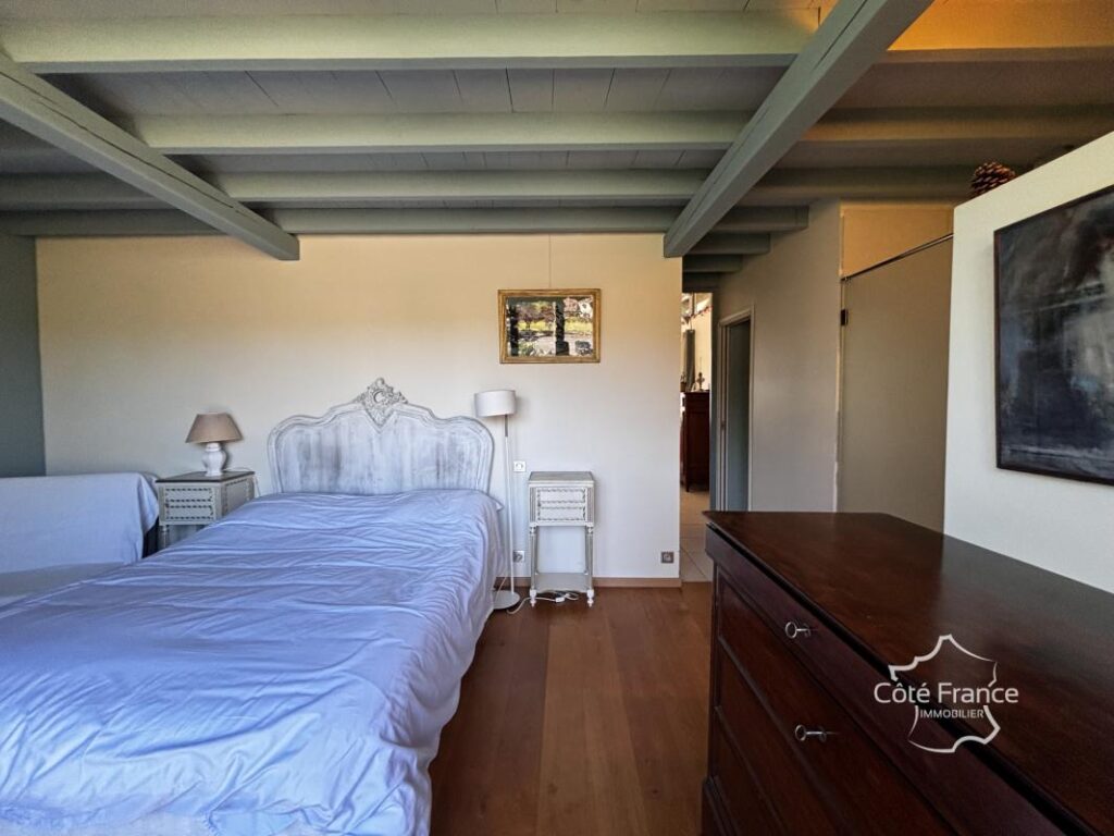 Maison d&rsquo;architecture exceptionnelle de 265 m2 habitable à S – 5 pièces – 4 chambres – 267 m²