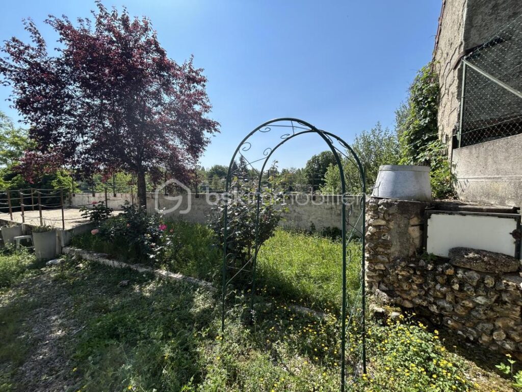 Maison de 130m2 – 3 chambres – Jardin avec vu sur l&rsquo;Yonne – 7 pièces – 3 chambres – 130 m²