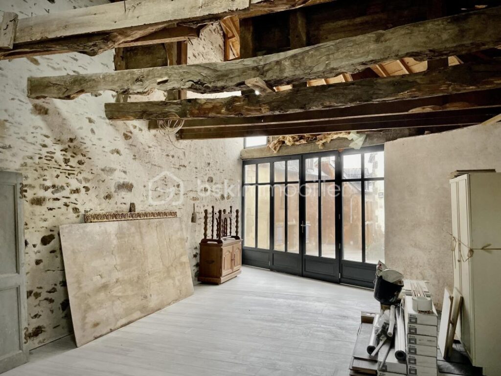 JOSSELIN – Maison de caractère avec jardin en surplomb et vue château – 7 pièces – 3 chambres – 132 m²