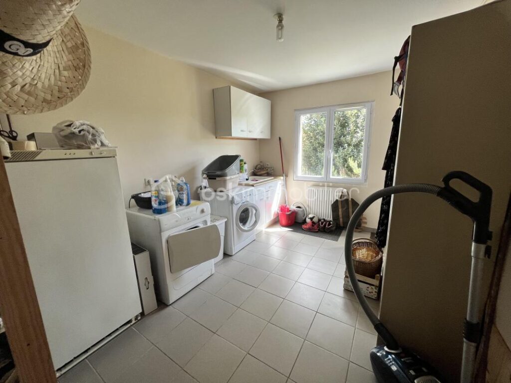 Magnifique maison familiale contemporaine en lisière de la Forêt des Bertranges avec double carport et garage – 7 pièces – 5 chambres – 180 m²