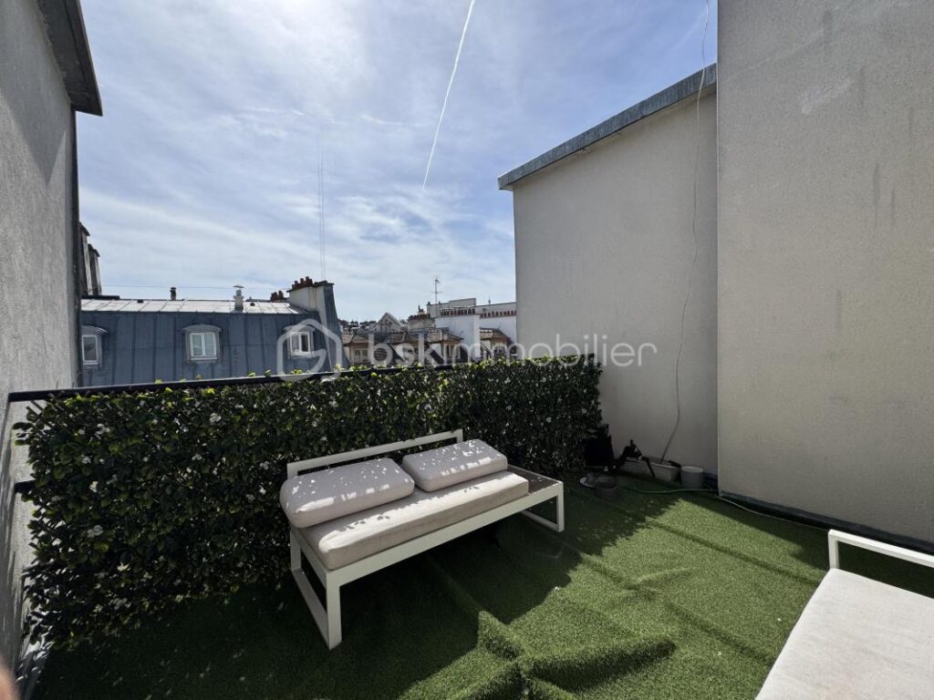 RARE – Rue Saint-Honoré- T2 39 m2 + terrasse – 2 pièces – 1 chambre – 50 m²