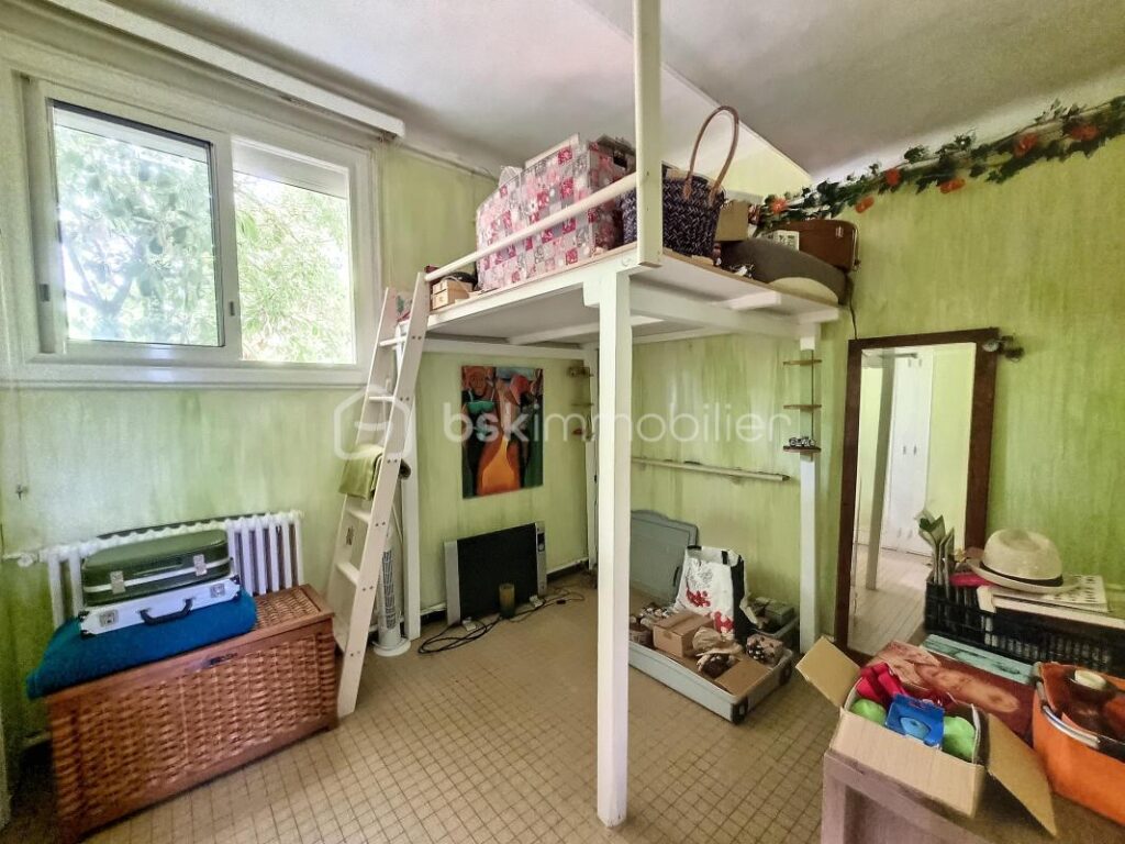 A VENDRE MAISON DE CARACTERE DE 278M² SUR TERRAIN DE 1562M² DONT UNE PARTIE CONSTRUCTIBLE A CERET – CENTRE VILLE – PROCHE DE TOUS LES COMMERCES ET DES ECOLES A PIED – AUCU VIS A VIS – PROCHE DU STADE – 11 pièces – 6 chambres – 278 m²