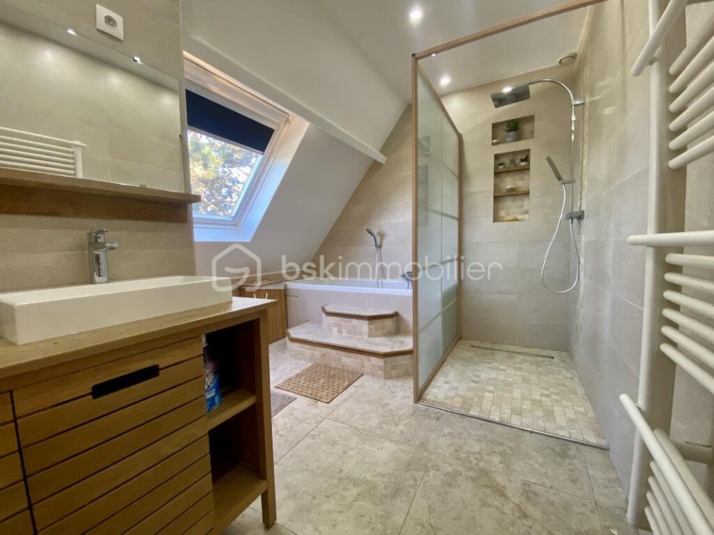 MONTFERMEIL QUARTIER DU MOULIN – 8 pièces – 6 chambres – 150 m²