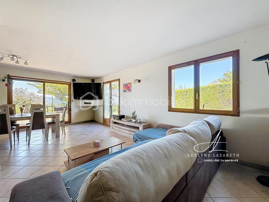 Maison individuelle avec vue panoramique – Fort potentiel jusqu’à 170 m² habitables – 4 pièces – 3 chambres – 102 m²