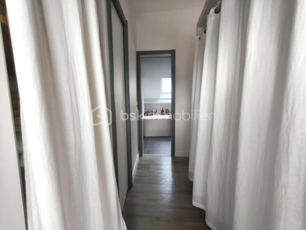 Charmante maison au coeur du village avec jardin – 6 pièces – 4 chambres – 142 m²