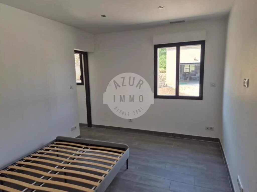 LOCATION – Villa Lascours 135m² sur 2200m² de terrain avec piscine et garage – 4 pièces – 3 chambres – 135 m²