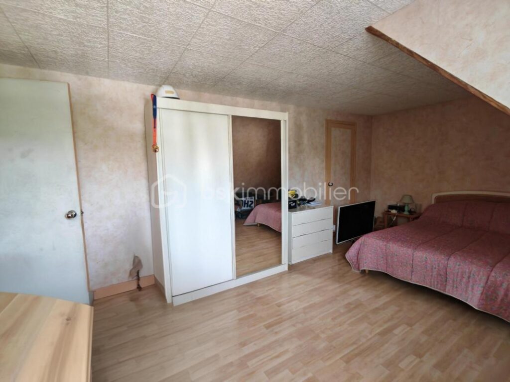 Maison familiale 5 pièces sur 3 niveaux – 137 m² – total surface au sol 250 m2 – Terrain 616m2 – Osny (95) – 5 pièces – 4 chambres – 137 m²
