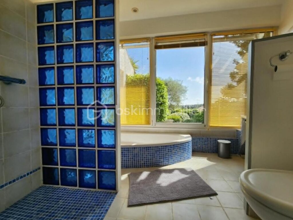 VILLA D&rsquo;EXCEPTION SUR LES HAUTEURS DE TOURBES AVEC UN APPARTEMENT INDÉPENDANT – 6 pièces – 3 chambres – 170 m²