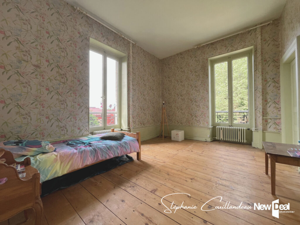 Grande maison de maître sur les hauteurs de Chambéry (limite Sonnaz) au calme avec vue dégagée – 8 pièces – 6 chambres – 213 m²