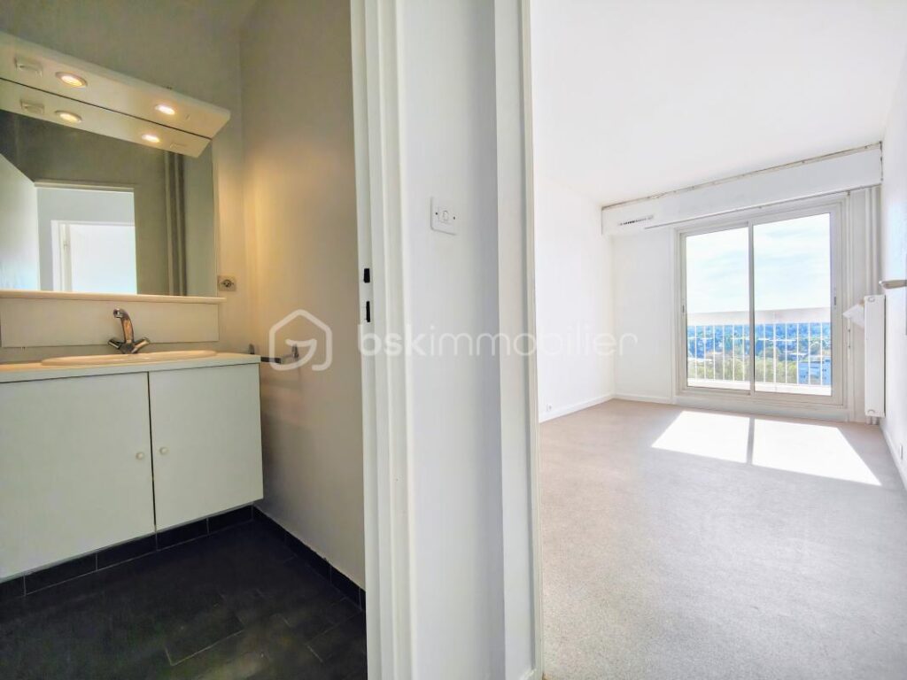 Bel appartement 3 chambres av 2 grands balcon cave 2 pl parking – 5 pièces – 3 chambres – 96 m²