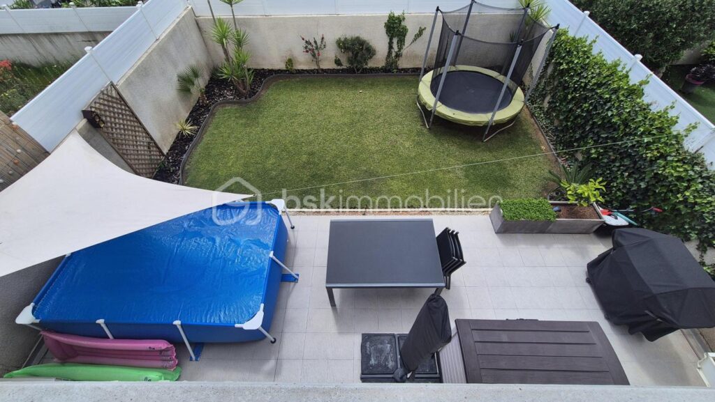 A VENDRE VILLA DEUX FACES TRAVERSANTE DE 94M² SUR TERRAIN DE 214M² A LATOUR BAS ELNE – TROIS CHAMBRES – DEUX PIECES D EAU – DEUX TOILETTES – GARAGE TRAVERSANT – 5 pièces – 3 chambres – 87 m²