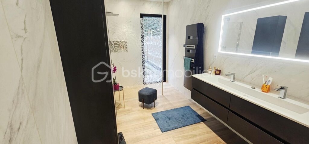 SUPERBE PROPRIETE DE 2021 AVEC SPA DE NAGE – 7 pièces – 4 chambres – 203 m²