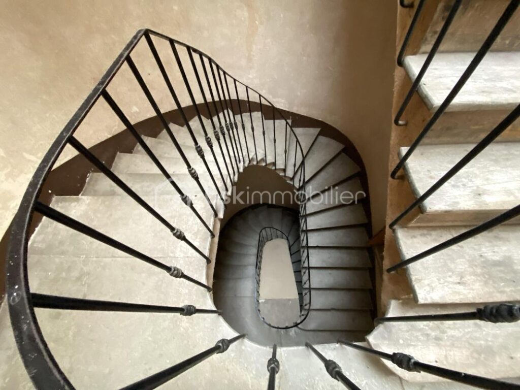 Appartement T4 rénové – 78 m² – Dernier étage – Proximité immédiate centre-ville Saint-Affrique – 4 pièces – 3 chambres – 78 m²