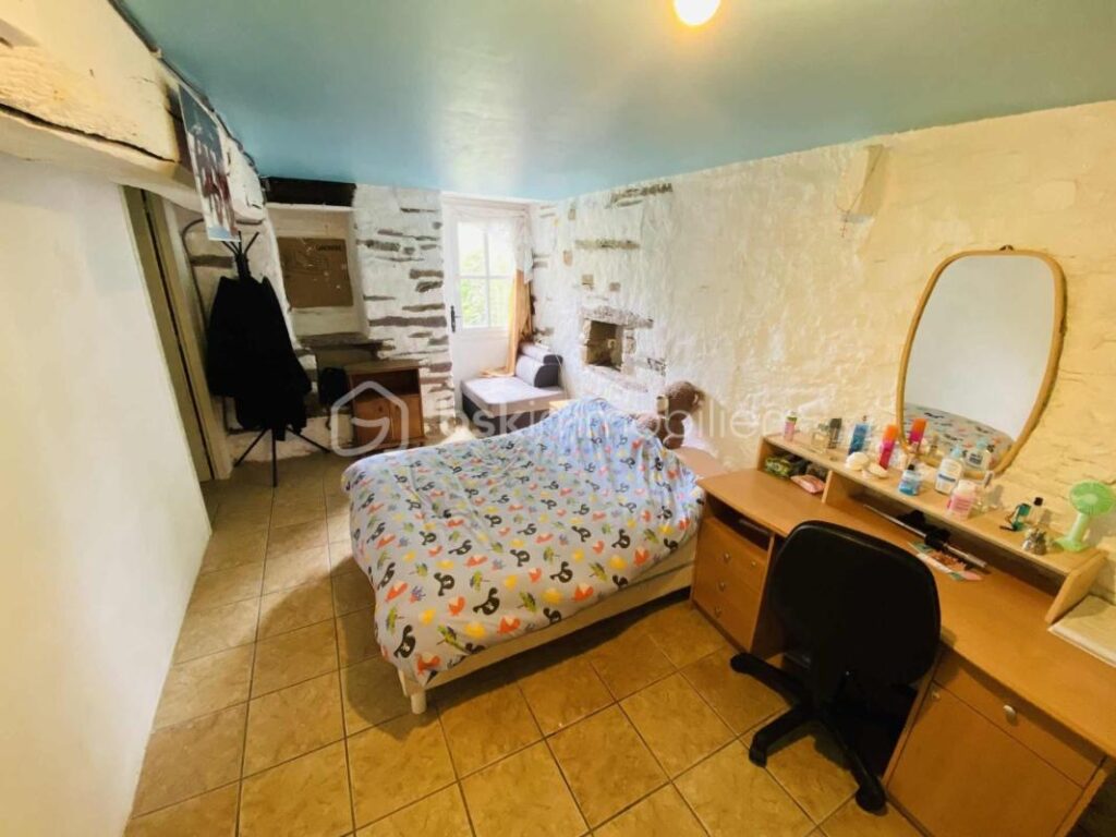 Maison de Village de 187 M² (Loyat 56800) – 7 pièces – 5 chambres – 187 m²