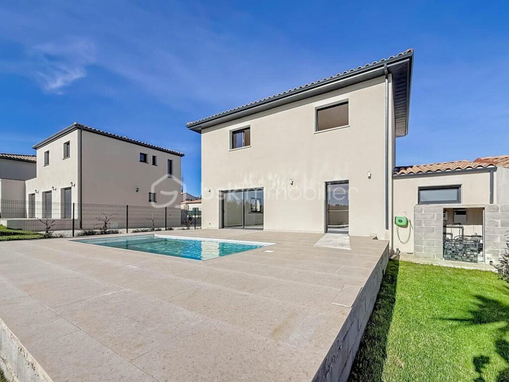 *** VILLA CONTEMPORAINE DE 130M2 AVEC GARAGE ET PISCINE – ARPAILLARGUES ET AUREILLAC *** – 5 pièces – 4 chambres – 120 m²