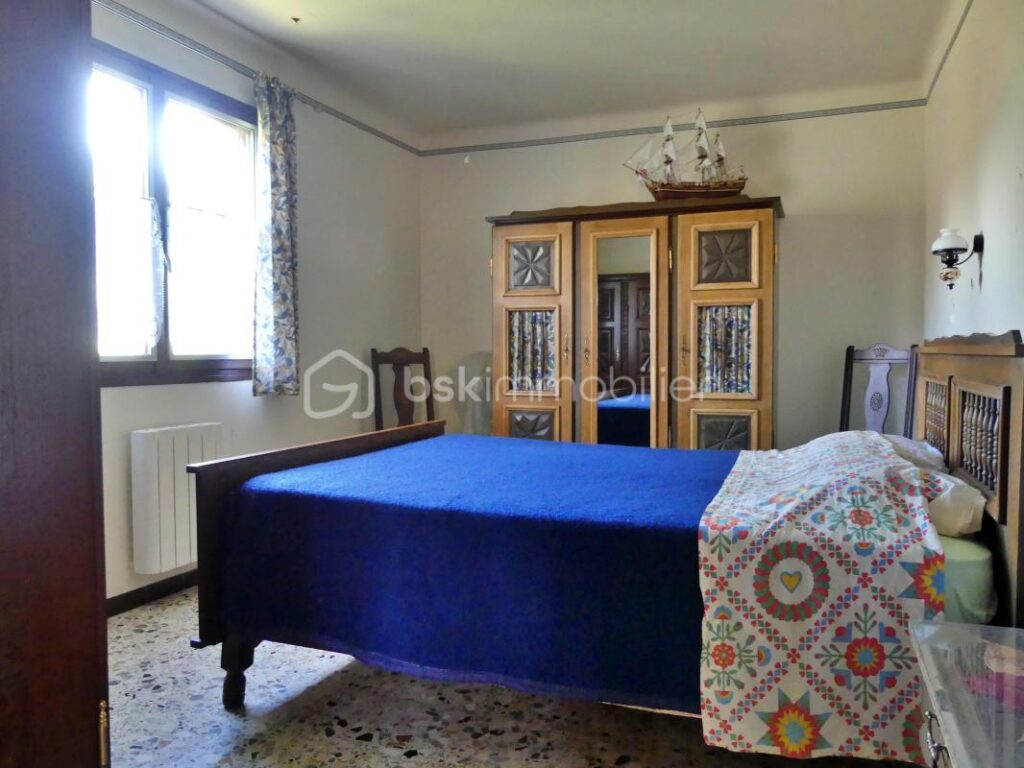 Maison familiale 4 faces avec possibilité revenus locatifs et le charme des années 70 – 5 pièces – 4 chambres – 162 m²