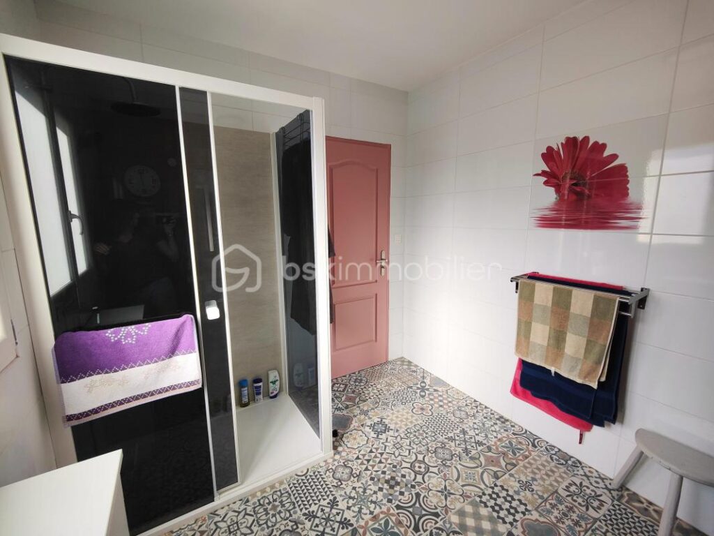 MONTREDON DES CORBIÈRES – VILLA R+1 – 120m² habitable – 3 CHAMBRES – DRESSING – CLIMATISATION RÉVERSIBLE – GARAGE – PISCINE EN DUR – VUE EXCEPTIONNELLE – 4 pièces – 3 chambres – 120 m²