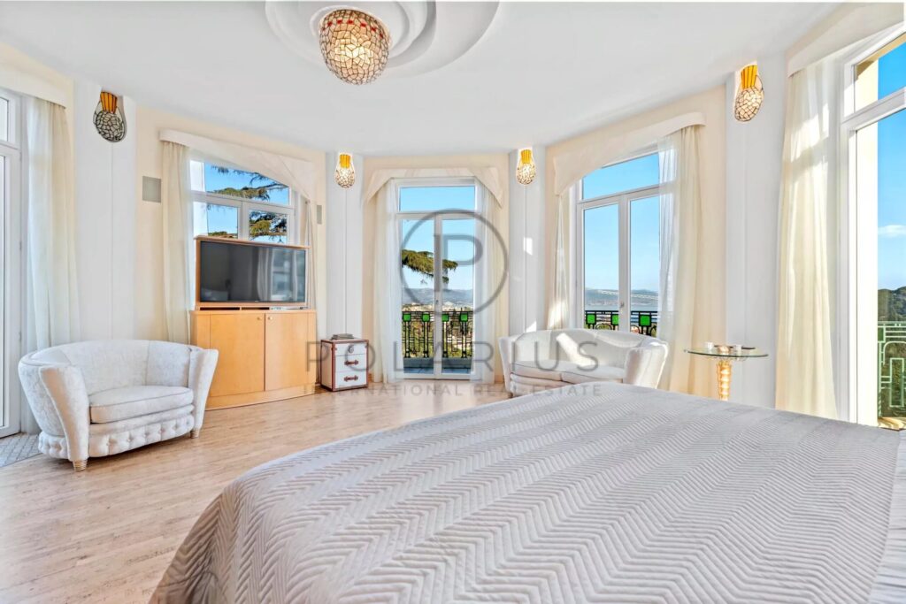 Domaine d’exception à vendre au Cap d’Antibes – Château du Cap – 15 pièces – 11 chambres – 1000 m²