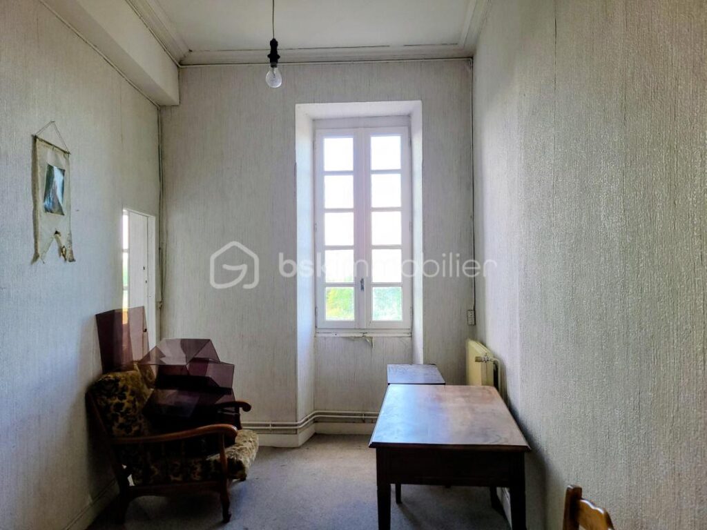 Volumes et potentiel – Maison de 240 m² avec vue dégagée sur la Garonne – 7 pièces – 4 chambres – 207 m²