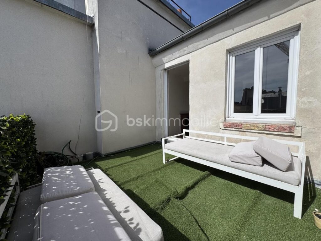RARE – Rue Saint-Honoré- T2 39 m2 + terrasse – 2 pièces – 1 chambre – 50 m²