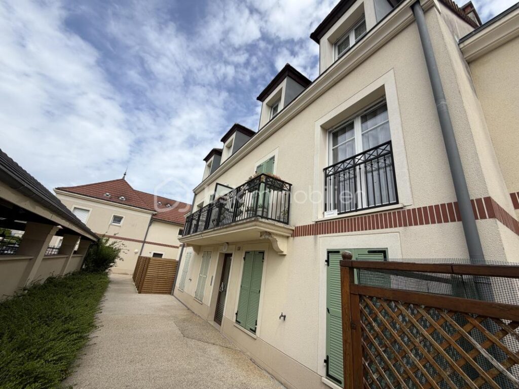COUP DE CŒUR – DUPLEX DERNIER ÉTAGE – CENTRE MAGNY-LE-HONGRE – VUE PARC + PARKING – 3 pièces – 2 chambres – 61 m²