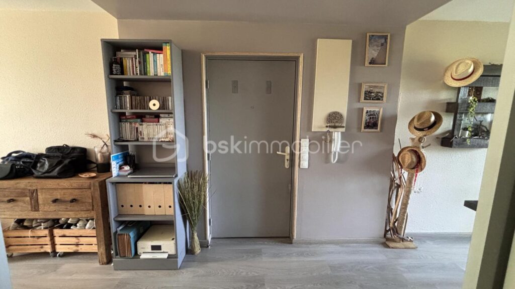 T3 traversant de 68 m² avec terrasse, balcon et parking – Hyper-centre de Bruges – 3 pièces – 2 chambres – 69 m²