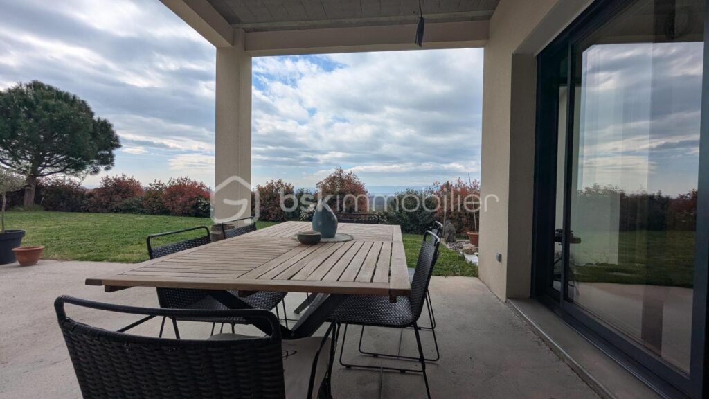 VILLA D&rsquo;ARCHITECTE – 6 pièces – 4 chambres – 163 m²