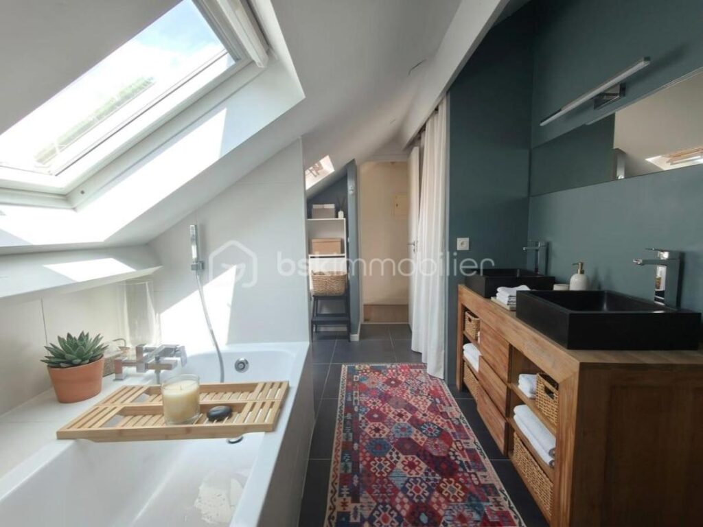 Charmante maison au coeur du village avec jardin – 6 pièces – 4 chambres – 142 m²
