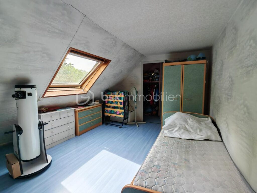 Maison familiale 5 pièces sur 3 niveaux – 137 m² – total surface au sol 250 m2 – Terrain 616m2 – Osny (95) – 5 pièces – 4 chambres – 137 m²