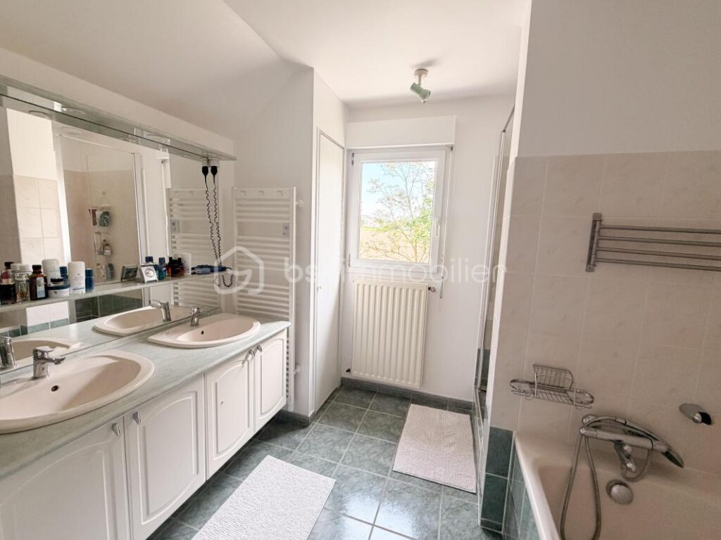 Maison 138m2 4 chambres double garage – 7 pièces – 4 chambres – 138 m²