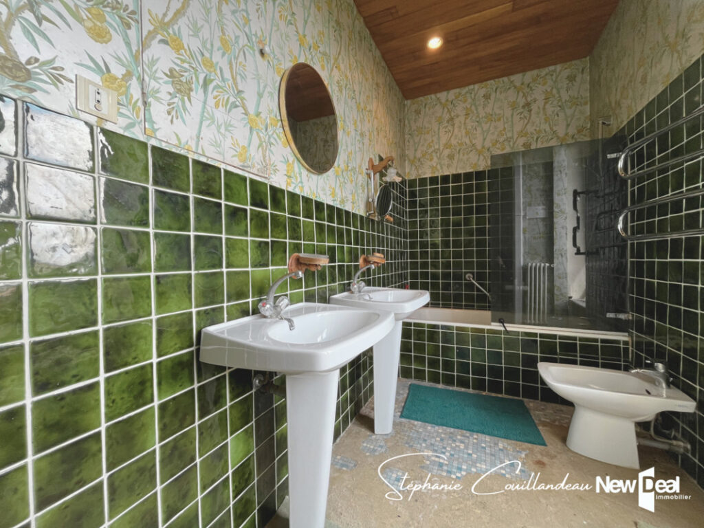 Grande maison de maître sur les hauteurs de Chambéry (limite Sonnaz) au calme avec vue dégagée – 8 pièces – 6 chambres – 213 m²