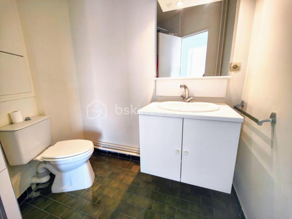 Bel appartement 3 chambres av 2 grands balcon cave 2 pl parking – 5 pièces – 3 chambres – 96 m²