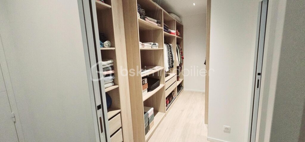 SUPERBE PROPRIETE DE 2021 AVEC SPA DE NAGE – 7 pièces – 4 chambres – 203 m²