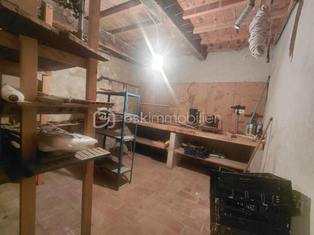 🏡 **Maison de village pleine de charme au cœur de Sault – 156 m² env. avec fort potentiel !** 🏡 – 6 pièces – 5 chambres – 156 m²