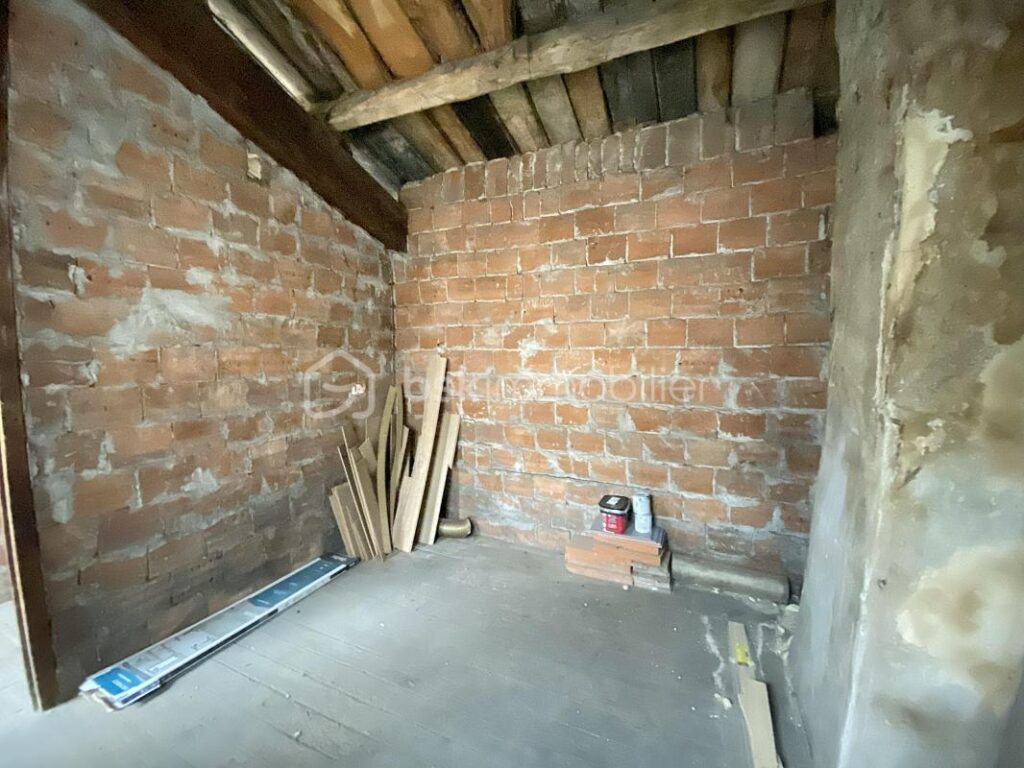 Appartement T4 rénové – 78 m² – Dernier étage – Proximité immédiate centre-ville Saint-Affrique – 4 pièces – 3 chambres – 78 m²