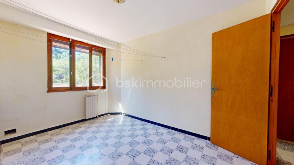 Grande maison divisée en deux logements ou logement + activité pro – 7 pièces – 6 chambres – 187 m²
