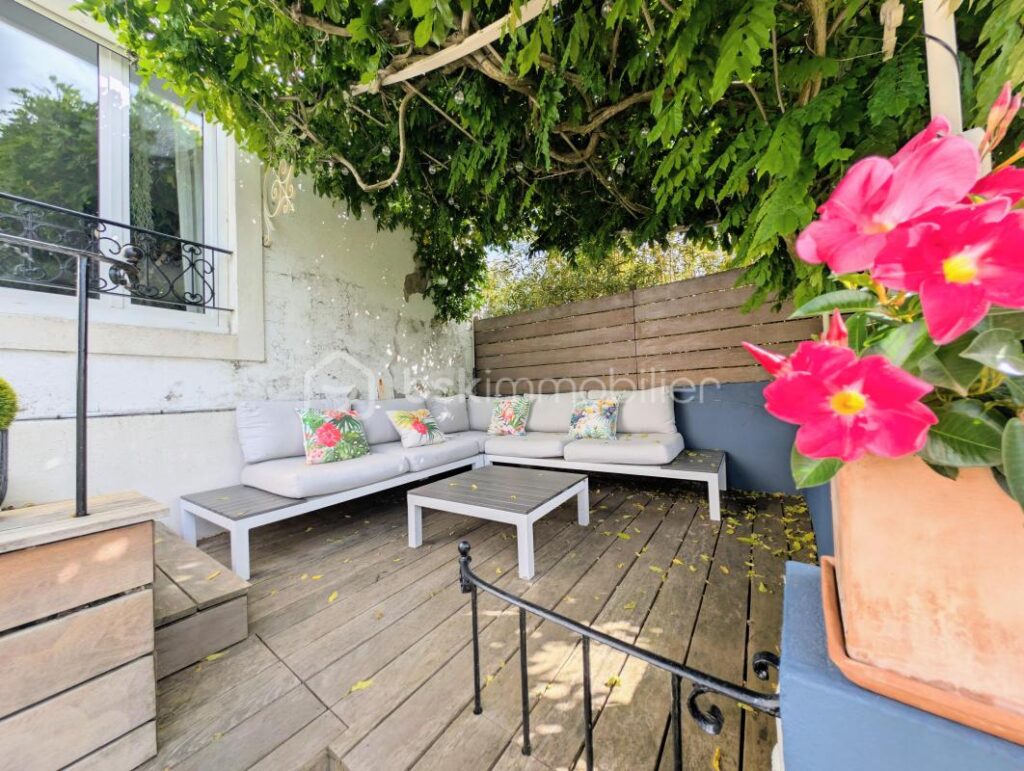 MAISON DE MAITRE RENOVEE – BORDS DE LOIRE – 7 pièces – 5 chambres – 198 m²