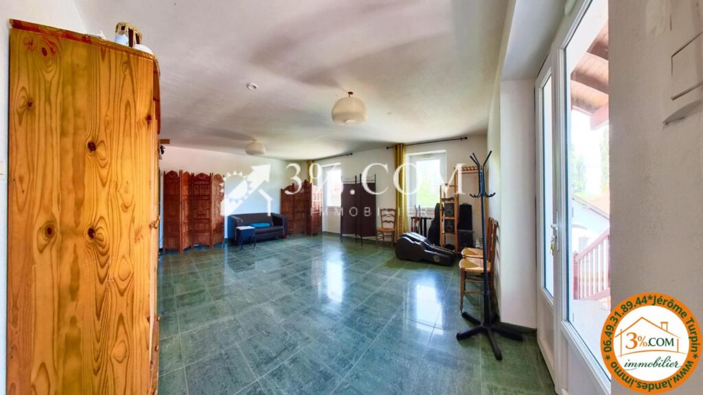 Maison de caractère 7 chambres avec vue dégagée, piscine et – 9 pièces – 7 chambres – 214 m²