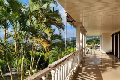 Villa de type F8 – 11 pièces – 6 chambres – 420.00 m²