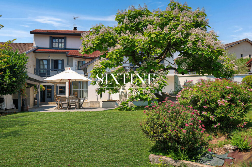 Chaleureuse demeure de caractère en pierre, alliant charme d&rsquo; – 12 pièces – 7 chambres – 297.00 m²