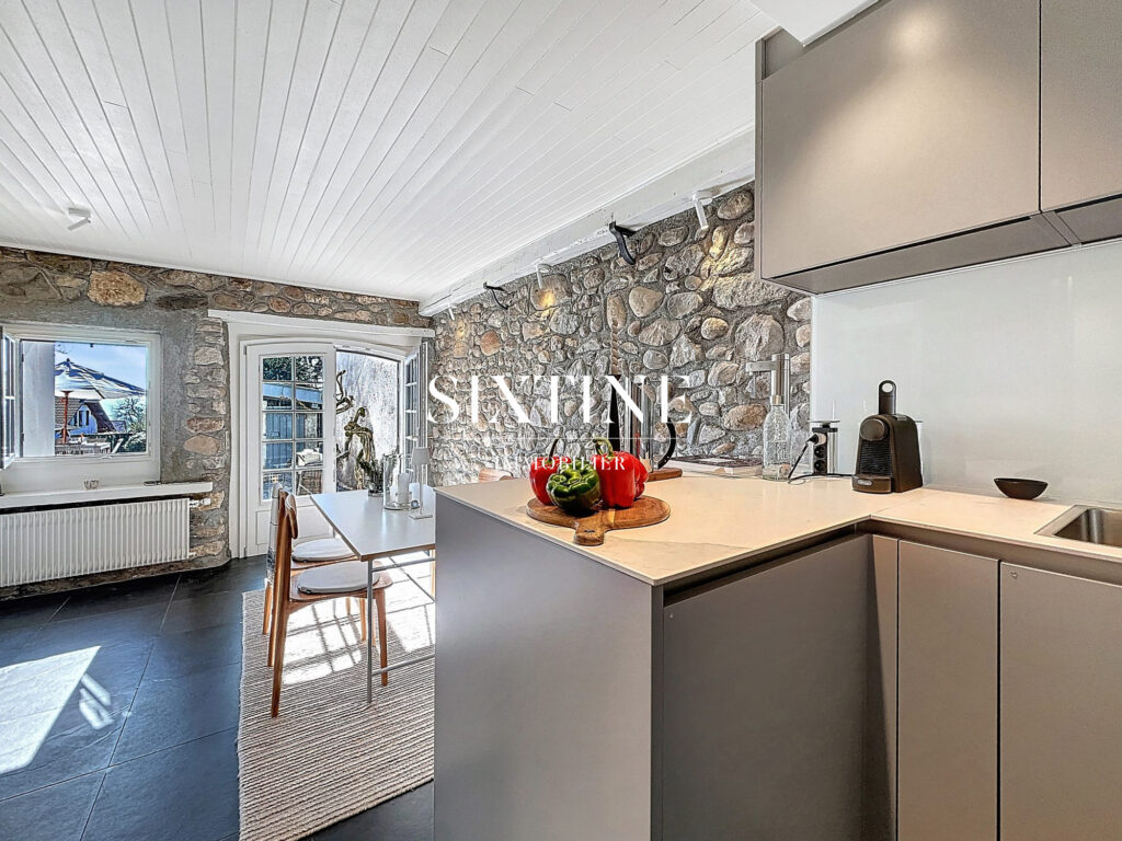 Chaleureuse demeure de caractère en pierre, alliant charme d&rsquo; – 12 pièces – 7 chambres – 297.00 m²