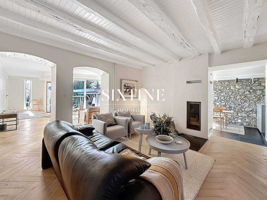 Chaleureuse demeure de caractère en pierre, alliant charme d&rsquo; – 12 pièces – 7 chambres – 297.00 m²
