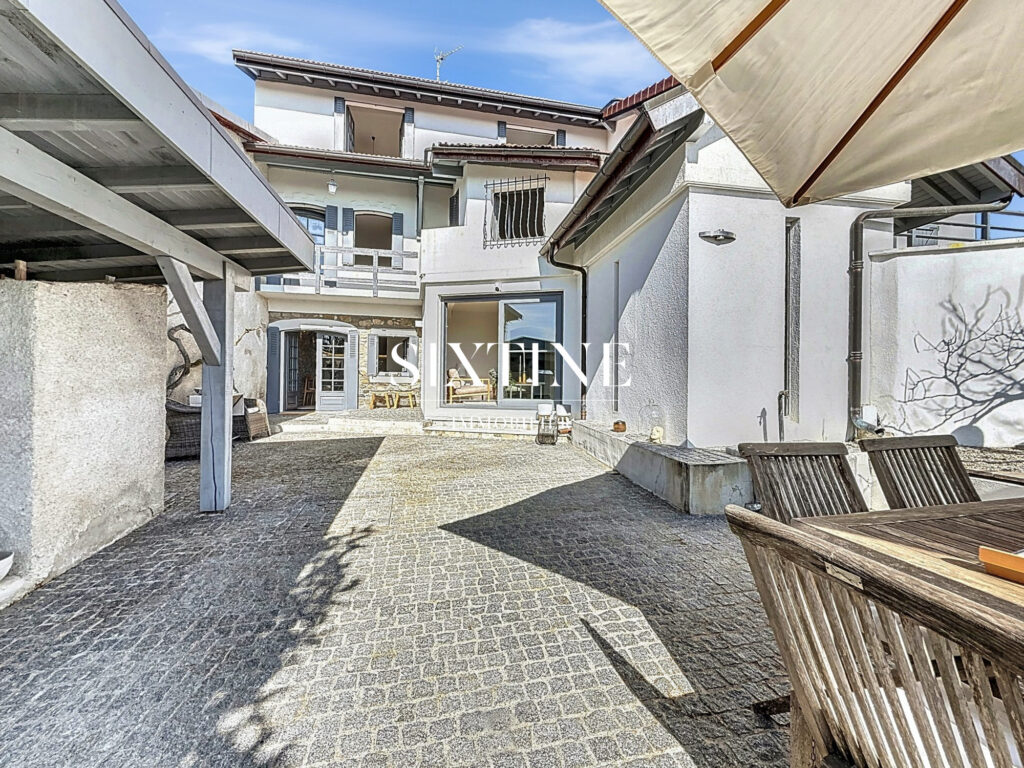 Chaleureuse demeure de caractère en pierre, alliant charme d&rsquo; – 12 pièces – 7 chambres – 297.00 m²