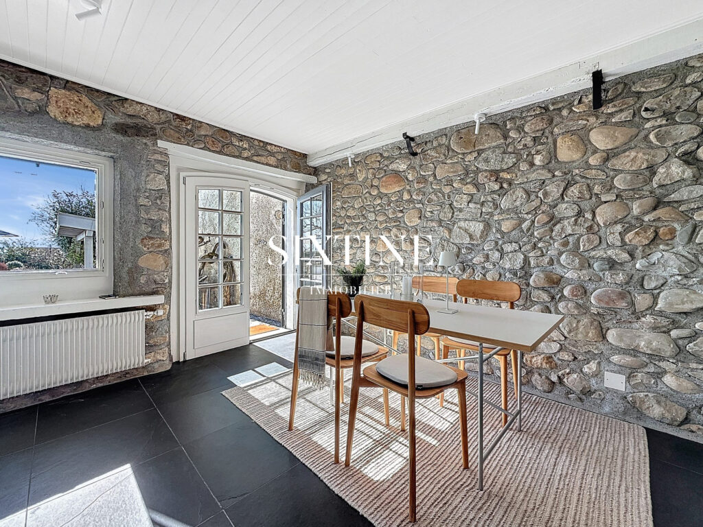 Chaleureuse demeure de caractère en pierre, alliant charme d&rsquo; – 12 pièces – 7 chambres – 297.00 m²